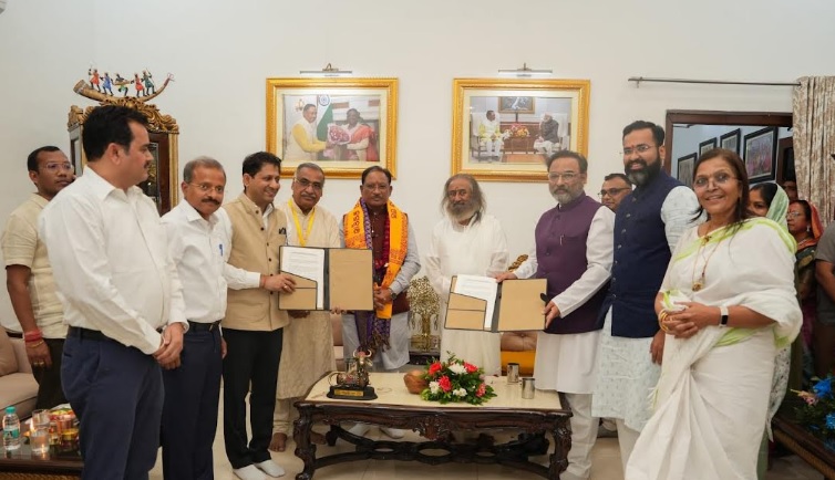 Gurudev Sri Sri Ravi Shankar graced the MoU signing between The Art of Living Social Projects and the Chhattisgarh Govt.
